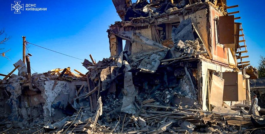 зруйнований булинок, обстріл 18 серпня, Київська область ракетний удар, ракетний удар 18 серпня