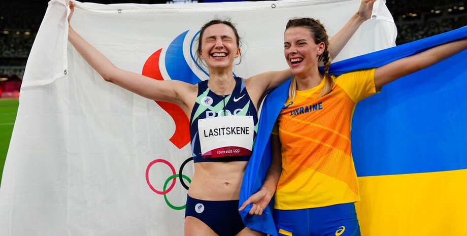 Ярослава Магучих, Мария Ласицкене, объятия Магучих и Ласицкене