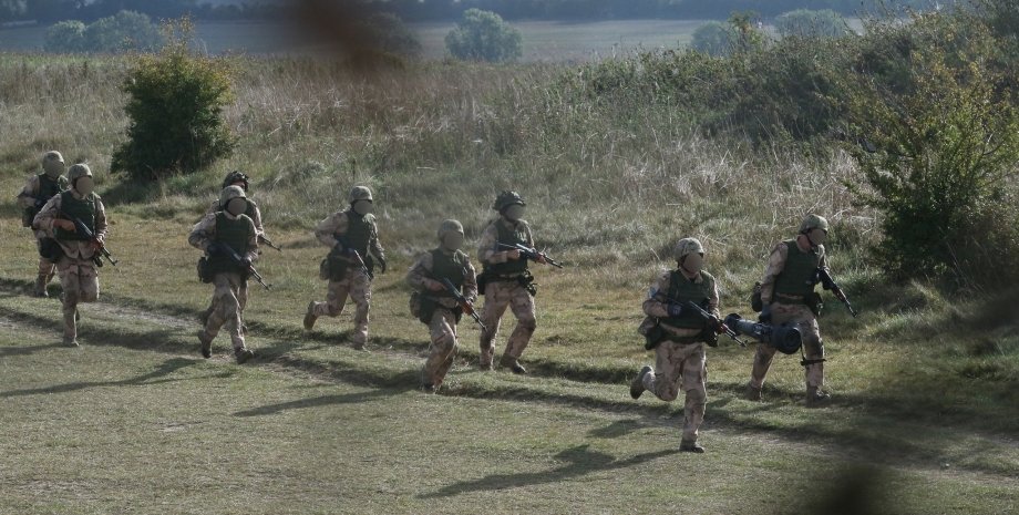 Rosyjscy żołnierze próbują rozpocząć ofensywę z zachodnich obrzeży Bogdanivki w ...