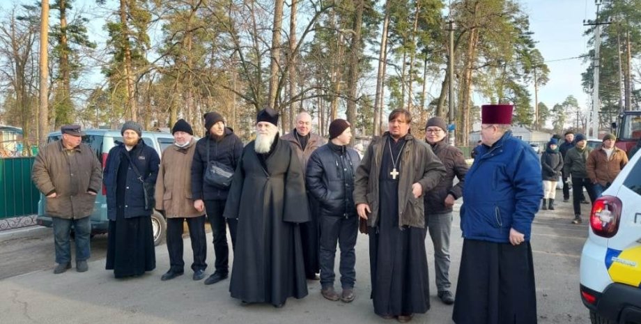 Священики УПЦ та ПЦУ влаштували бійку через будівництво храму під Києвом
