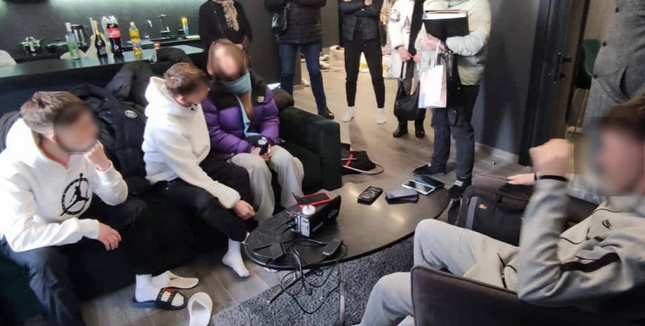 пьяные вечеринки в Киеве, скандал и вечеринками в Киеве, мажоры в Киеве, Андрей Ярина, Ярослав Домбровский, Олег Захар