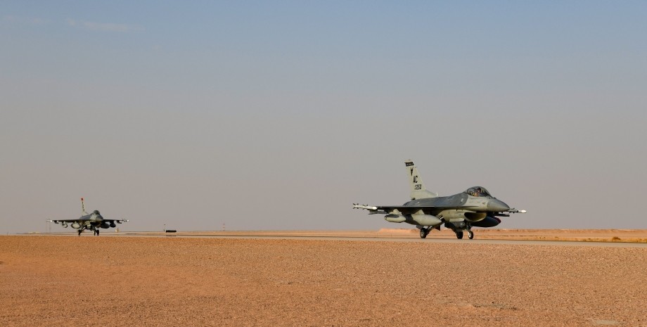 Літаки F-16 Літаки F-16 США, США військова база, США база Ірак, США база Сирія, США загострення на сході, США війна в Ізраїлі, США Іран