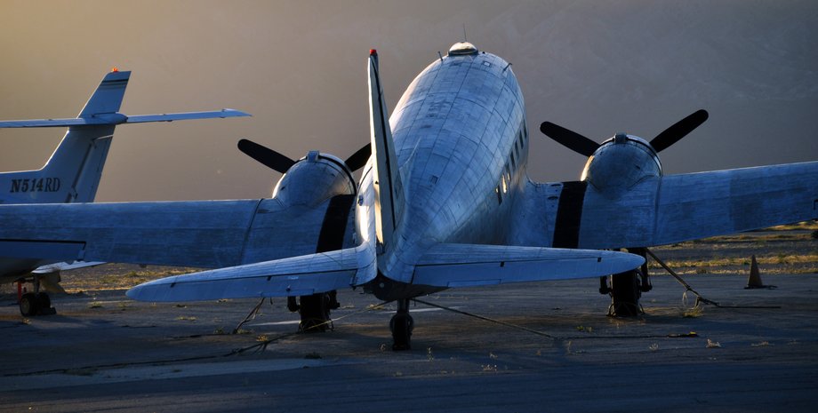 аэродром, аэродром, самолет, самолеты, самолеты на аэродроме, стоят самолеты