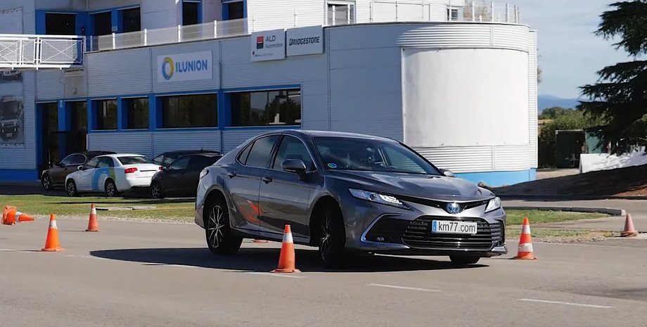 Toyota Camry, лосиний тест, Toyota Camry 2022, нова Toyota Camry, гібрид Toyota Camry, лосиний тест Toyota Camry
