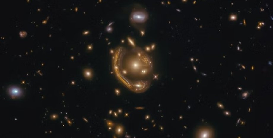 галактика, скупчення галактик, гравітаційне лінзування, чорна діра