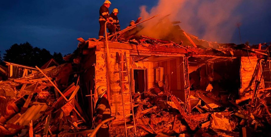 обстріл житомирська область, приліт, руйнування, ракетний обстріл, ДСНС, Звягель