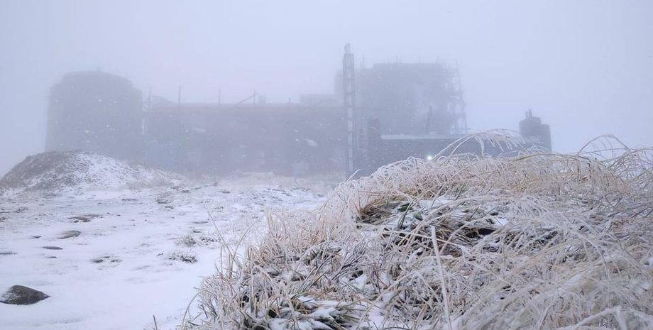 Гору Піп Іван замело снігом
