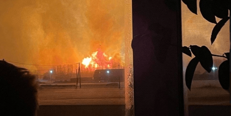 пожежа на залізниці, вибух на газопроводі, палають цистерни, велика пожежа