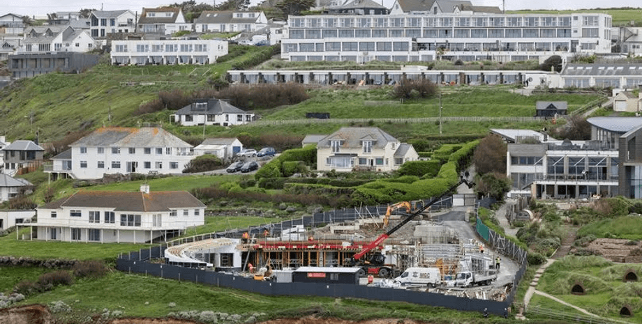 Британське село Мауган-Порт, село, містечко, будівництво, місцеві жителі, будинки, нерухомість, Голлівуд на морі