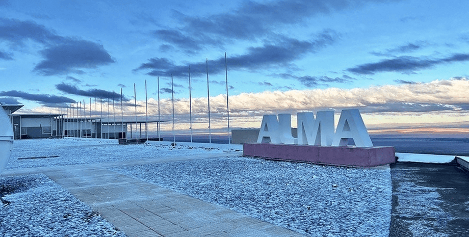 Впервые за 10 лет в самой сухой пустыне мира выпал снег