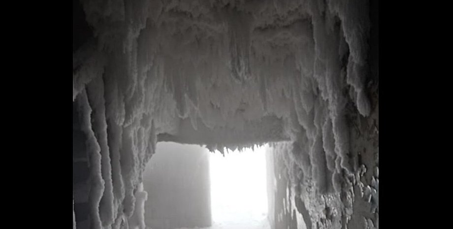 ледяной обледенелый, дом, общежитие, челябинская, россия