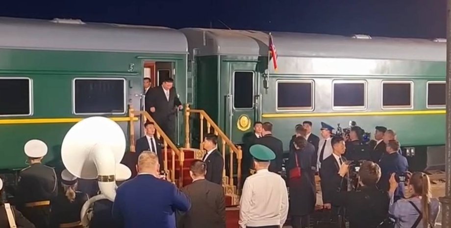 Кім Чен Ин, КНДР, Північна Корея, Росія, червона доріжка, бронепоїзд