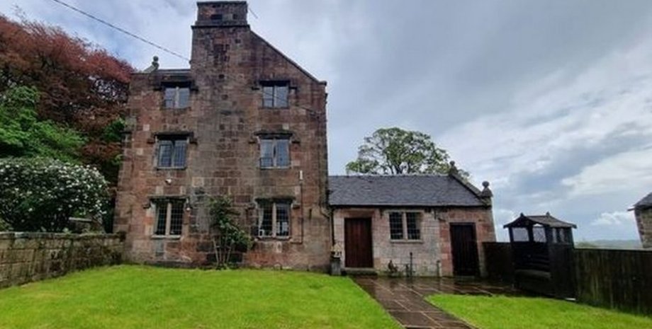 Секретне село, багаті люди, живуть лише багаті, багаті жителі, будинок у селі