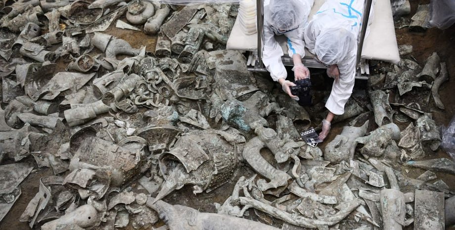 артефакти, вчені, розкопки, фото