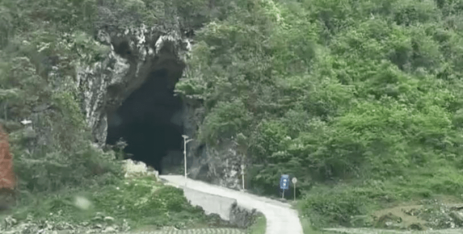 Туннельная дорога в Китае, дорога, туннель, пещера, пещера Бэтмена, туннельная дорога, соцсети, водитель, клаустрофобия,