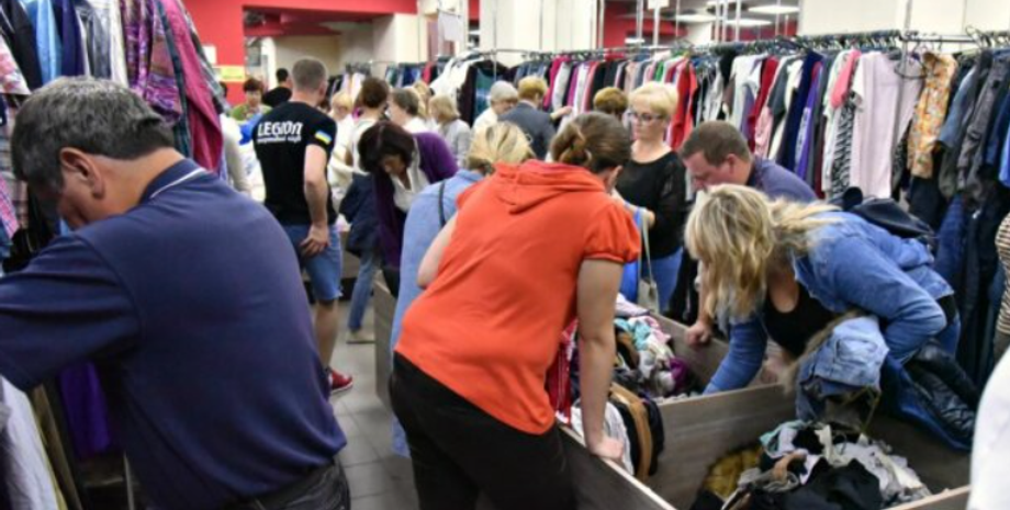 Покупки в секонд-хендах, благотворительные магазины, скидки, где покупать подарки