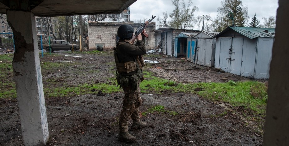 Украинский боец в Бахмуте Украинский боец в Бахмуте, фото