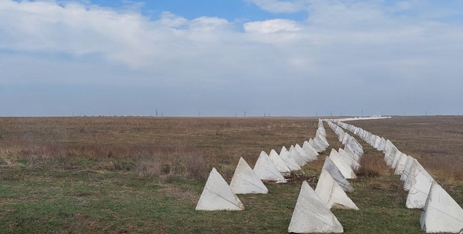 Бетонные пирамиды Мирноград, Мирноград зубы дракон, Мирноград Покровское направление, Мирноград 16 августа, Мирноград тендер, Мирноград тендер