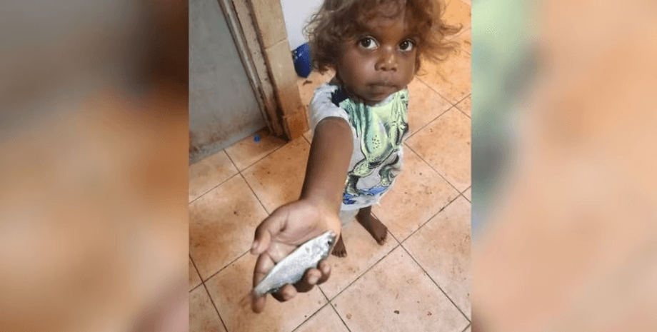 Хлопчик з рибою, хлопчик, дощ з риби, феномен погоди.