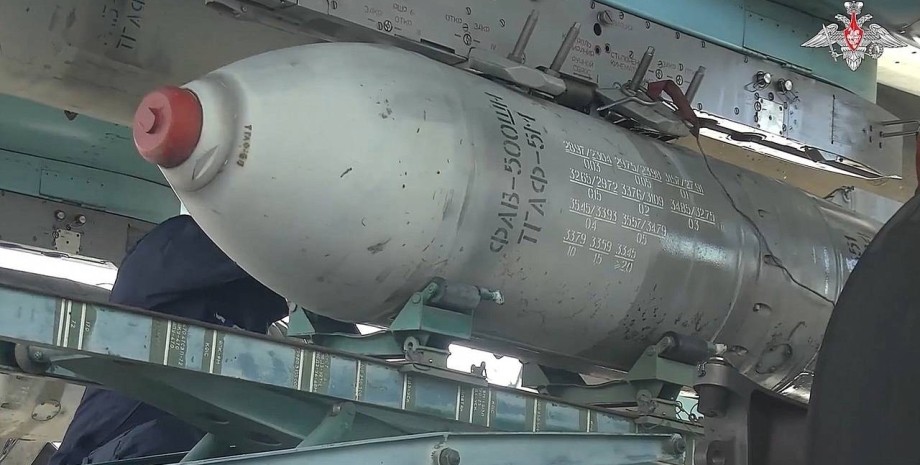 Авіабомба РФ Авіабомба РФ, ФАБ-500 РФ, РФ обстріли фронту, авіація РФ авіабомби, фронтова авіація ЗС РФ, Луганська область каб-500, ЛНР ФАБ-500