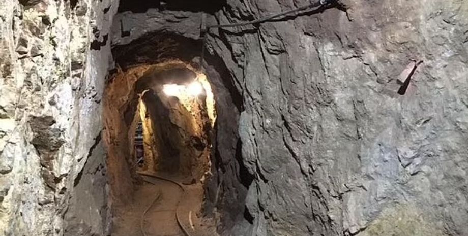 Туристы застряли в золотой шахте, трагический инцидент в американском Колорадо, туризм, искатели приключений