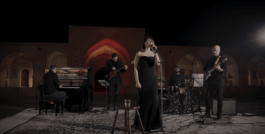 іранська співачка Парасту Ахмаді, Парасту Ахмаді