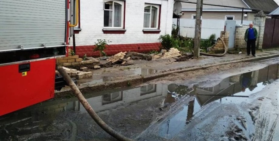 Улица в Чернигове после дождя 30 июня/Фото: dsns.gov.ua
