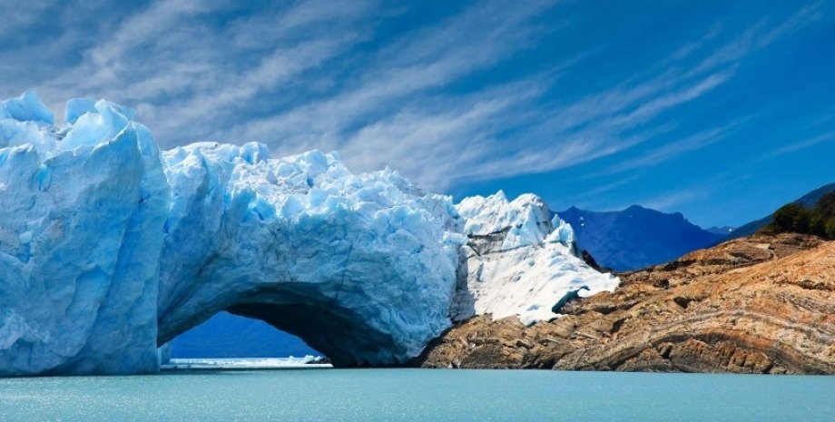 Ледяной мост Перито Морено / Фото: 1000lonelyplaces.com