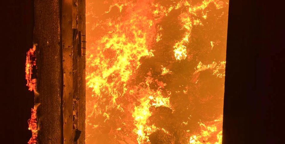 Пожар в Сумах в результате атаки "шахедов"