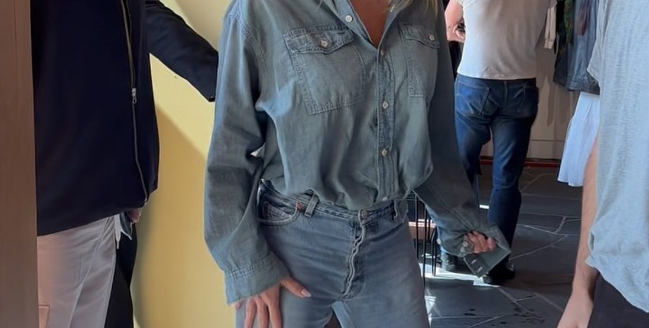 Памела Андерсон, магазин, джинсы