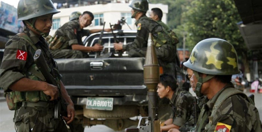 Мьянма, военные