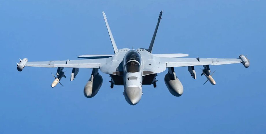 літак реб EA-18G Growler