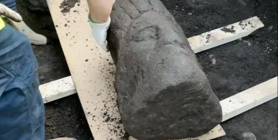 римські боги, археологи, волонтери, розкопки, римська лазня,  артефакти з пісковика,  міжнародне значення, кераміка, зброя, монети, напівкоштовне каміння, скульптури, лазні, скульптури, статуї, голова, рим, римська імперія