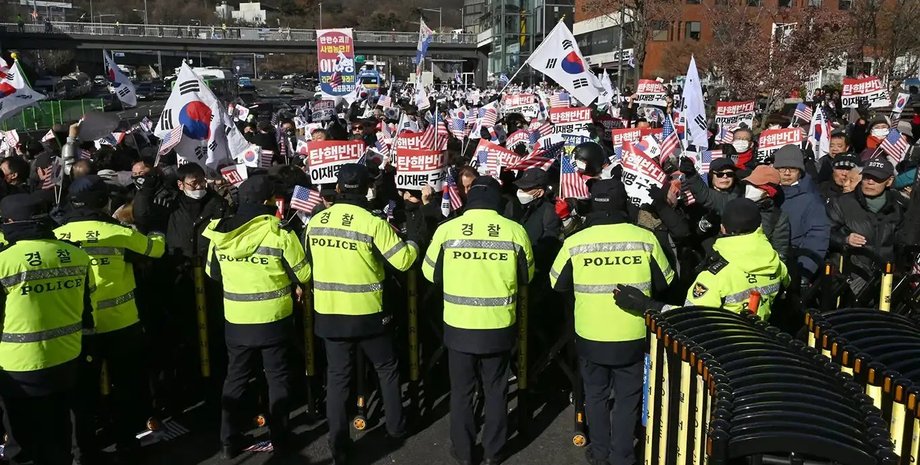 Беспорядки в Южной Корее, Юн Сок Ёль переворот, Юн Сок Ёль беспорядки, Юн Сок Ёль арест, Юн Сок Ёль импичмент, Юн Сок Ёль полиция, Юн Сок Ёль армия