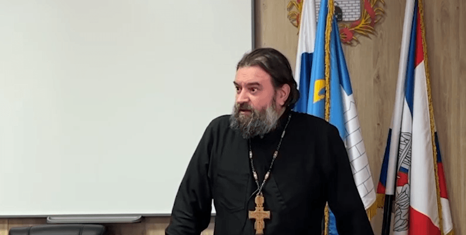 Российский священник призвал армию РФ "правильно" бомбить Украину