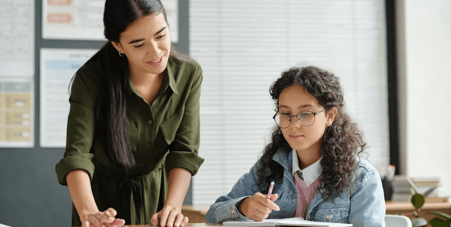 Учительница, школа, школьное задание, принесли фото, один и тот же человек, раскрыли тайну, 100 летняя тайна, первая мировая война, школьники,