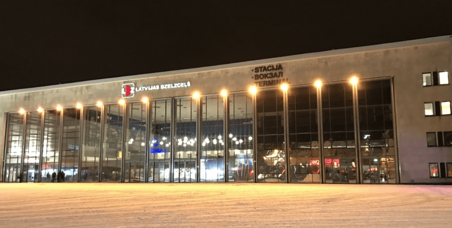 рига, железнодорожный вокзал, надпись, русский язык, дерусификация