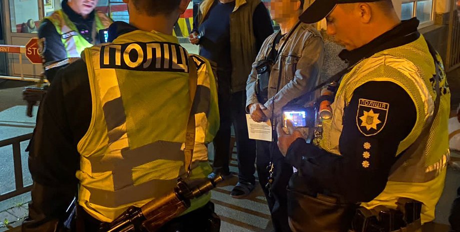 віктор павлік, поліція, патруль, перепустка, співробітники поліції, співак віктор павлік