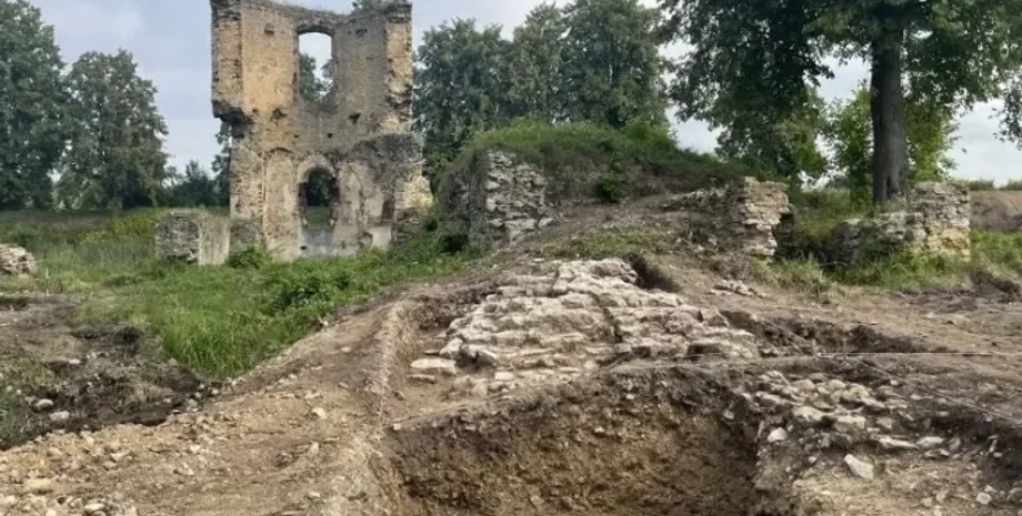 раскопки, замок, плита, настольная игра, мельница, развлечение, история, археолог, археология, находка, артефакт, строители, песчаник, Польша