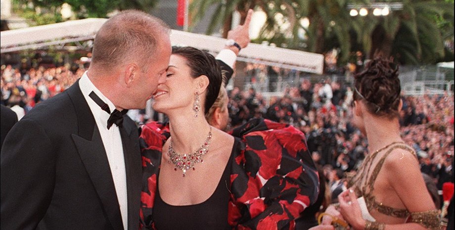 Деми Мур и Брюс Уиллис, брюс виллис деменция, эмма хеминг, болезнь брюса виллиса, жена брюса виллиса