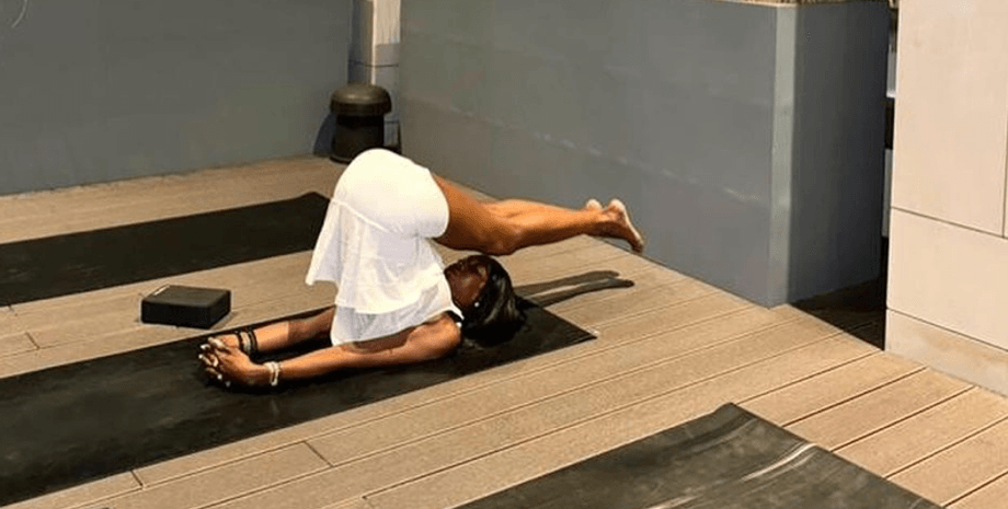 Наоми Кэмпбелл, Наоми Кэмпбелл фигура, Наоми Кэмпбелл дети, йога, дубай, растяжка, супермодель Наоми Кэмпбелл