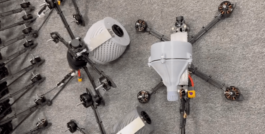 Дикие шершни комплектуют дроны БЧ SWD дронами