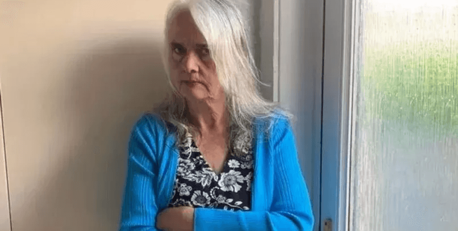 Пенсіонерка, слимаки атакували будинок пенсіонерки, тривога і депресія, чума слимаків, слимаки в будинку, гігантські слимаки, будинок