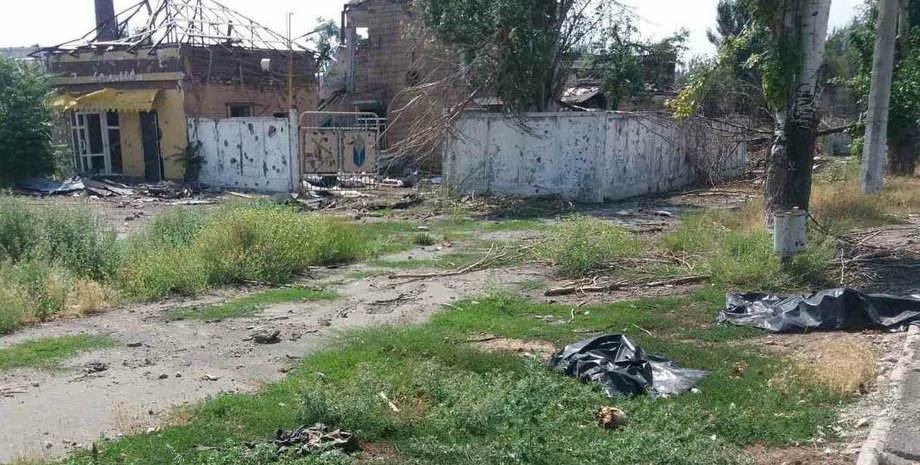 Трупи на вулицях Маріуполя