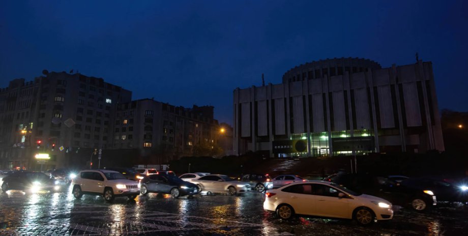 Киев, блэкаут, отключение света, удары по энергосистеме,
