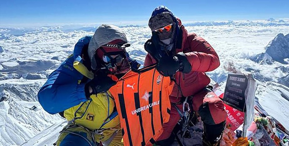 Украинец восьмой раз покорил Эверест Украинец покорил Эверест