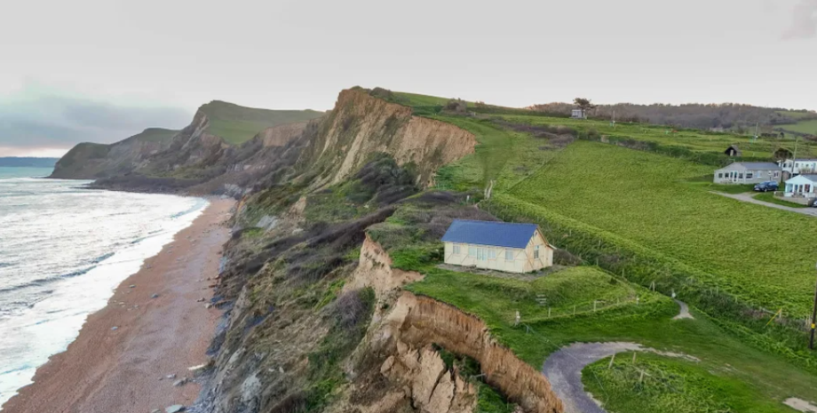 Будинок з серіалу Бродчерч скоро впаде у море, зсув ґрунту, стихія, ерозія землі, Велика Британія