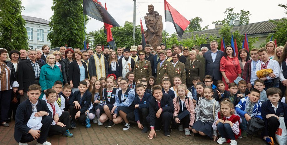 Открытие памятника Шухевичу / Фото: facebook/ruslan.martsinkiv