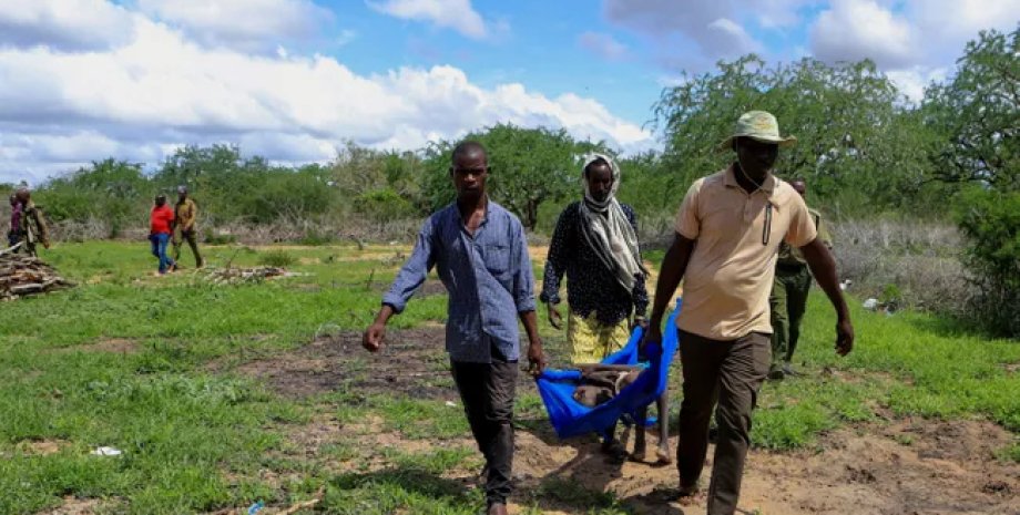 По данным кенийского Красного Креста, более 300 человек считаются пропавшими без вести. новости мира, пастор морил голодом людей в кении, кения культ