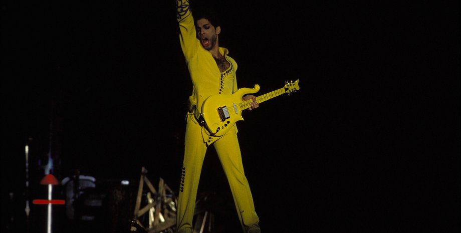 Принц, гітара, сцена